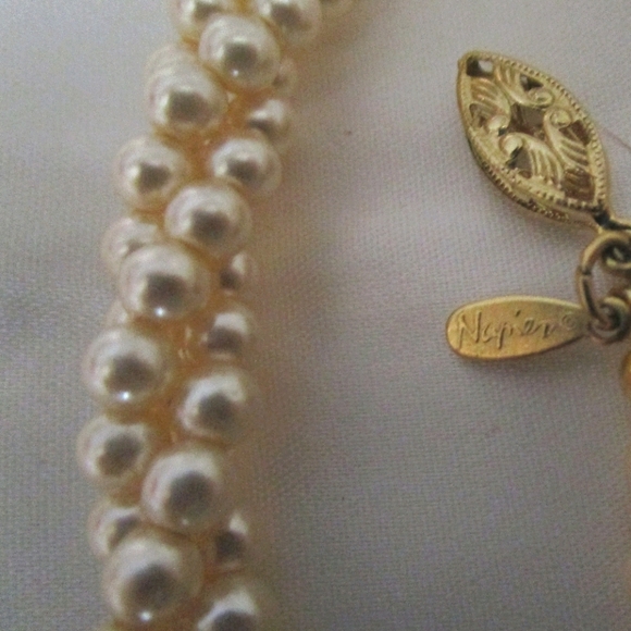VINTAGE NAPIER Signed 3 Strand Necklace - Picture 1 of 9